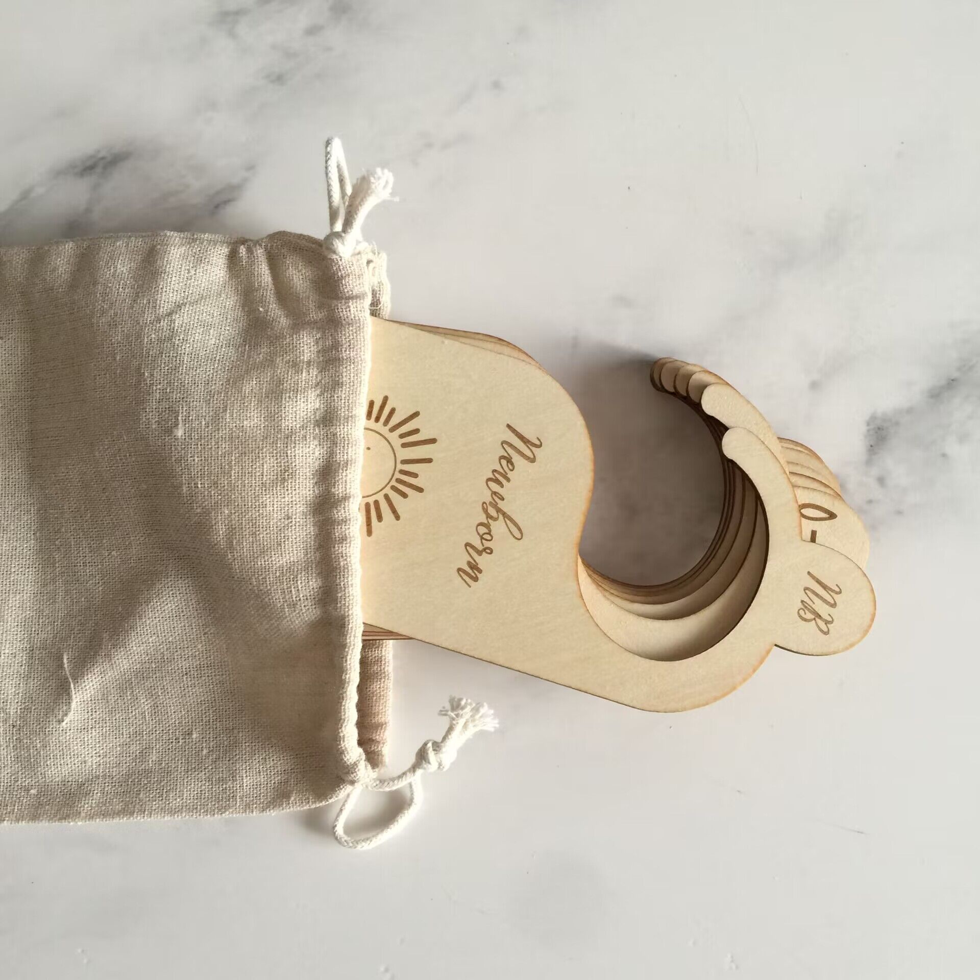 ตัวแบ่งขนาดตู้เสื้อผ้าเด็กทำจา - Baby Clothing Hanger Dividers บทวิจารณ์และราคา
